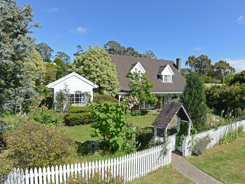 17 Tinderbox Road, Blackmans Bay TAS 7052