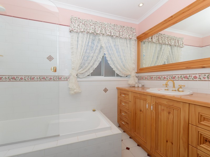17 Tinderbox Road, Blackmans Bay TAS 7052