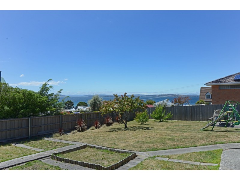 41 Carinya Street, Blackmans Bay TAS 7052