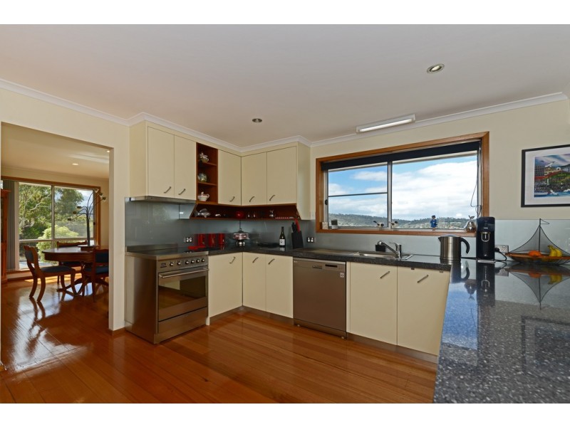 8 Marril Street, Lindisfarne TAS 7015