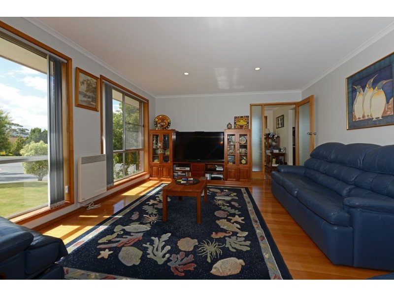 8 Marril Street, Lindisfarne TAS 7015