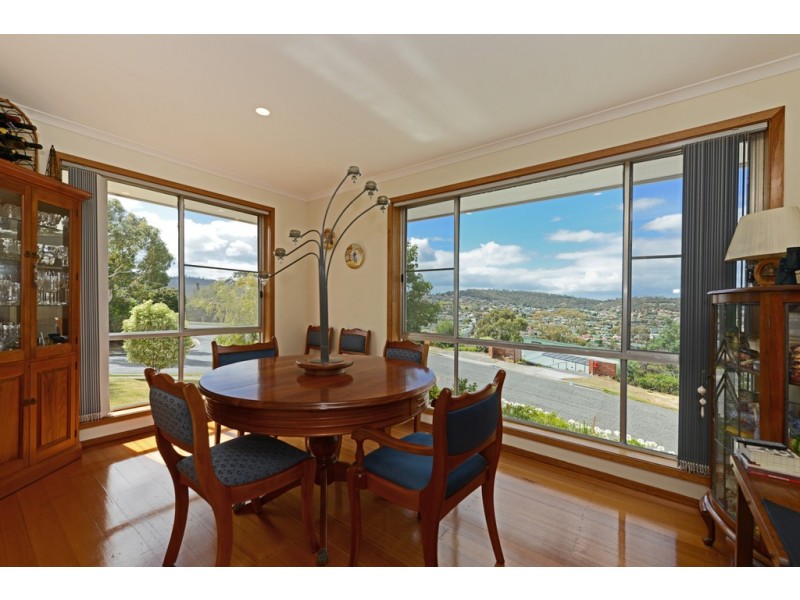 8 Marril Street, Lindisfarne TAS 7015