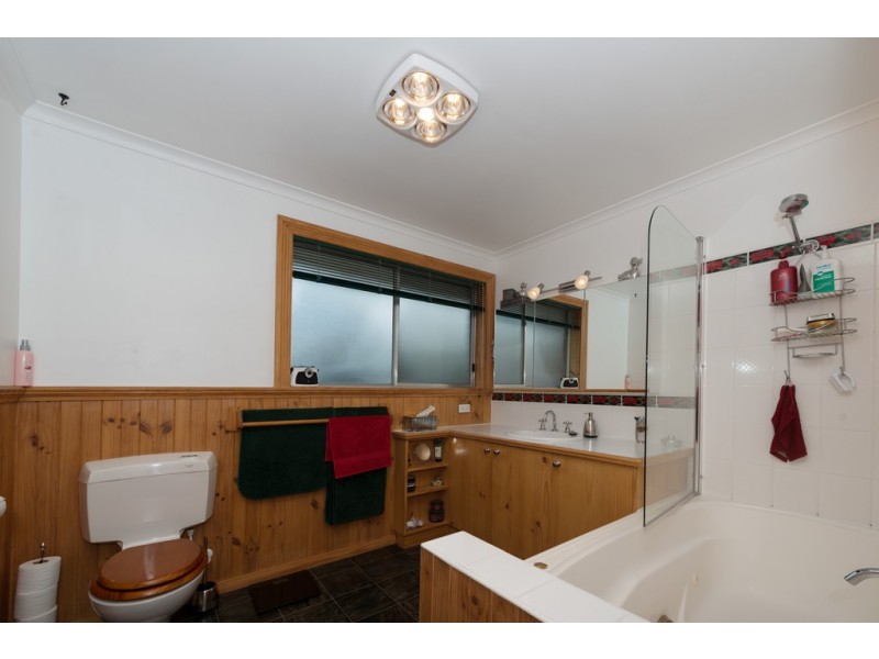 8 Marril Street, Lindisfarne TAS 7015