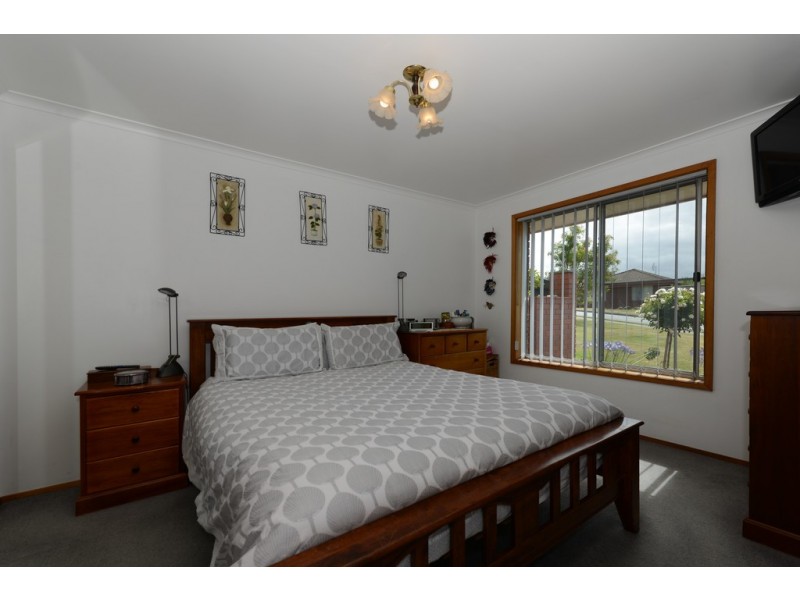 8 Marril Street, Lindisfarne TAS 7015