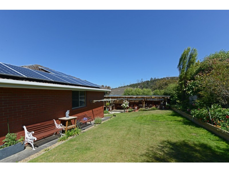 8 Marril Street, Lindisfarne TAS 7015