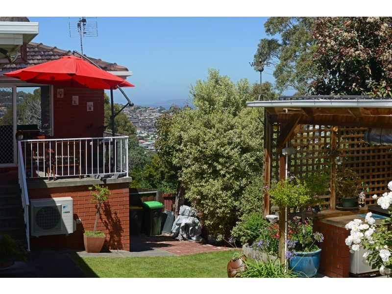 8 Marril Street, Lindisfarne TAS 7015