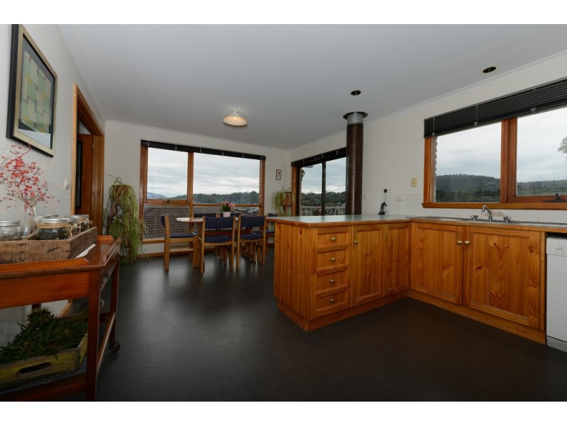 52 St Helens Street, Lindisfarne TAS 7015