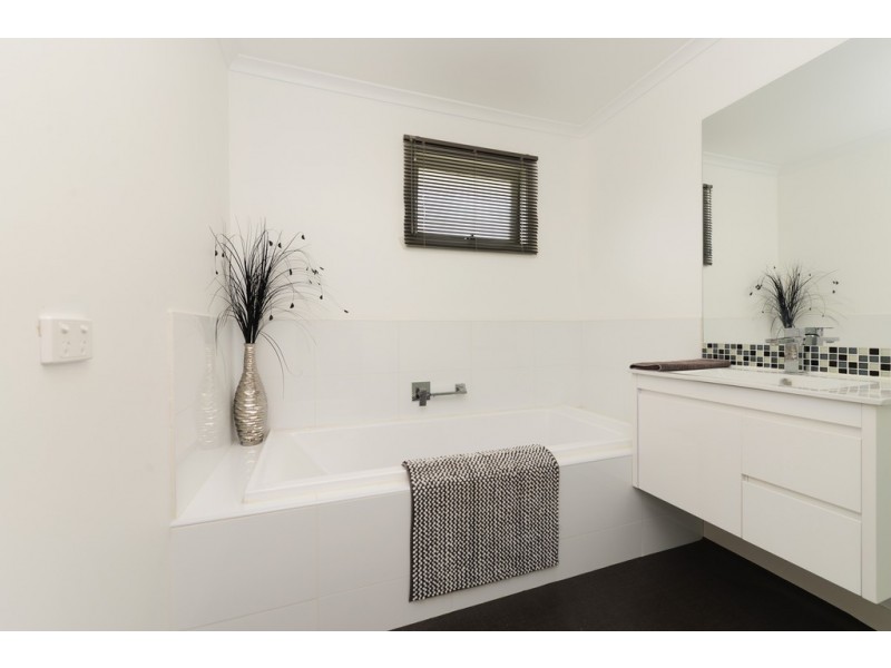 52 St Helens Street, Lindisfarne TAS 7015