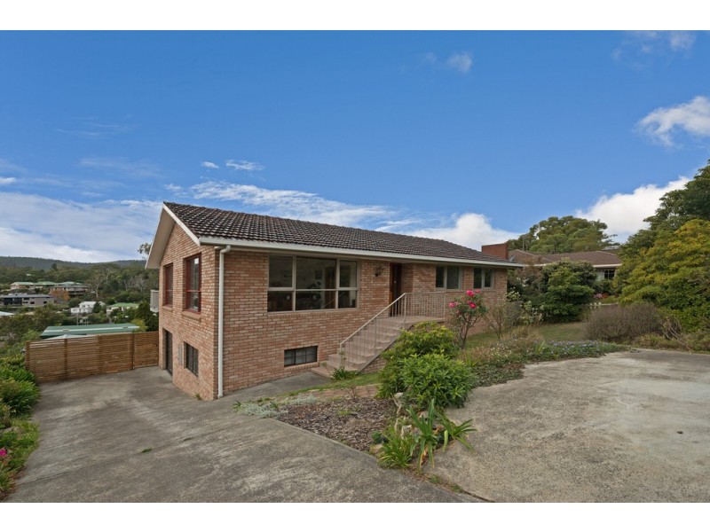 52 St Helens Street, Lindisfarne TAS 7015
