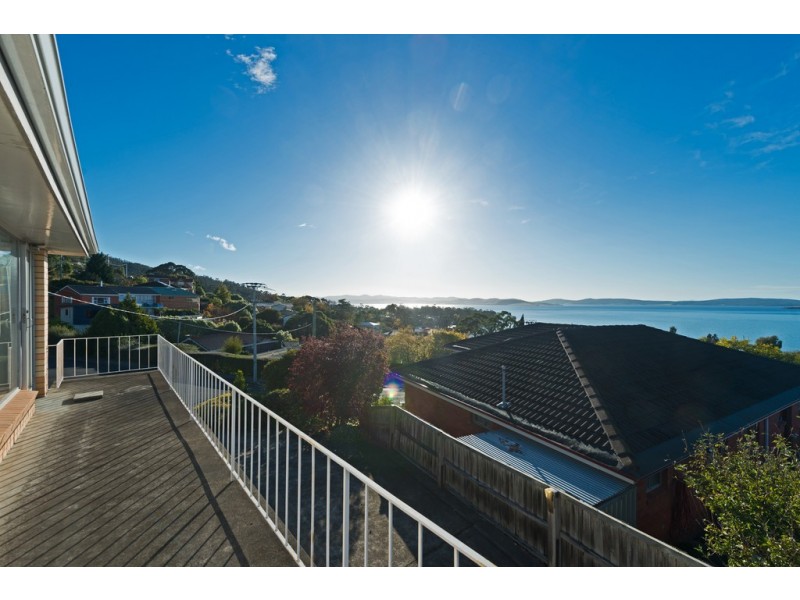 15 Baringa Road, Taroona TAS 7053
