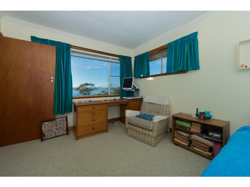 15 Baringa Road, Taroona TAS 7053