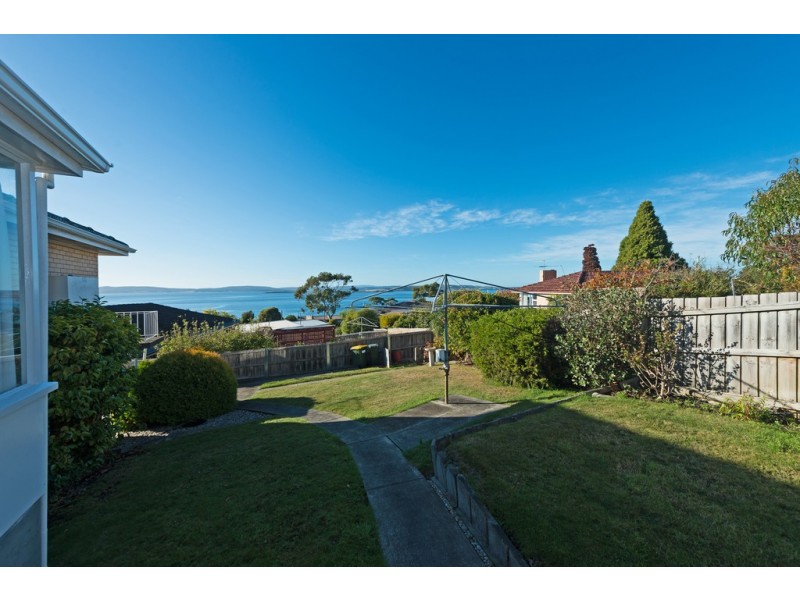 15 Baringa Road, Taroona TAS 7053