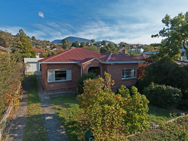 142 Augusta Road, Lenah Valley TAS 7008