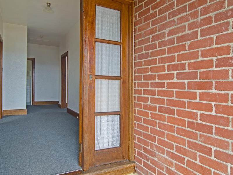 142 Augusta Road, Lenah Valley TAS 7008