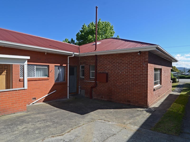 142 Augusta Road, Lenah Valley TAS 7008