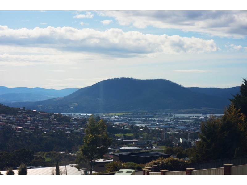 55 Rosehill Crescent, Lenah Valley TAS 7008