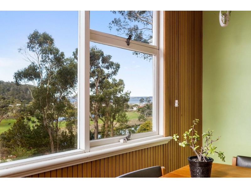 12 Roslyn Avenue, Kingston Beach TAS 7050