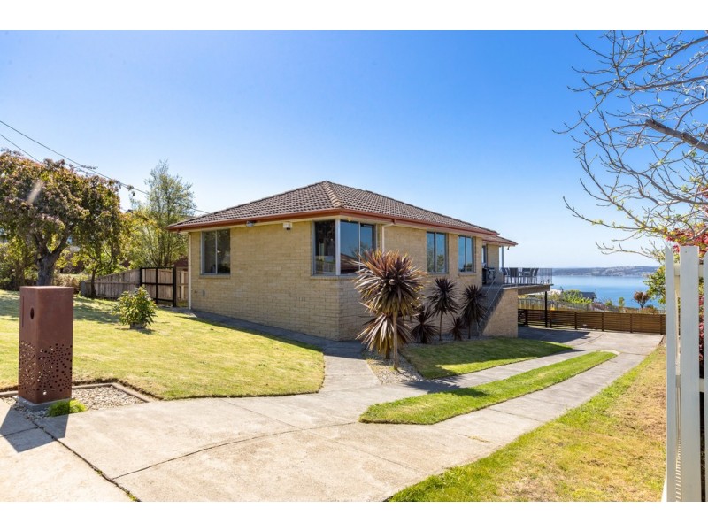 4 Kiama Place, Blackmans Bay TAS 7052