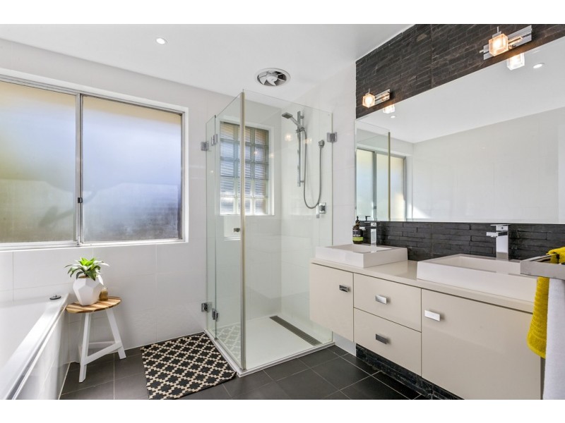 4 Kiama Place, Blackmans Bay TAS 7052