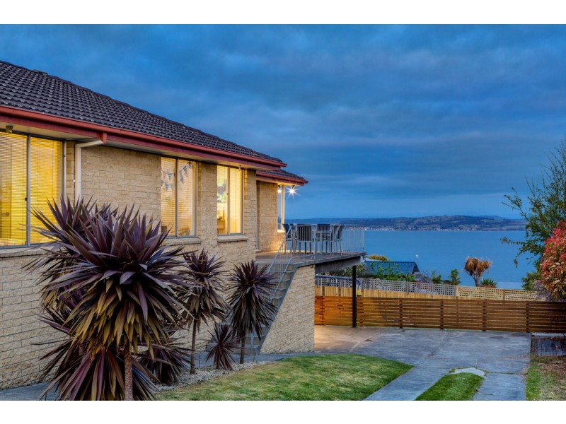4 Kiama Place, Blackmans Bay TAS 7052