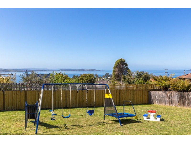 4 Kiama Place, Blackmans Bay TAS 7052