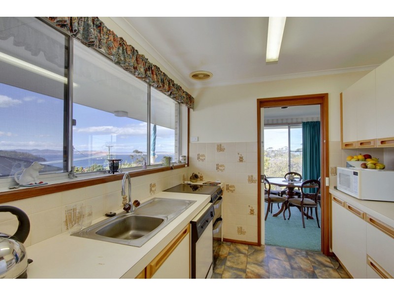 8 Kunama Drive, Kingston Beach TAS 7050