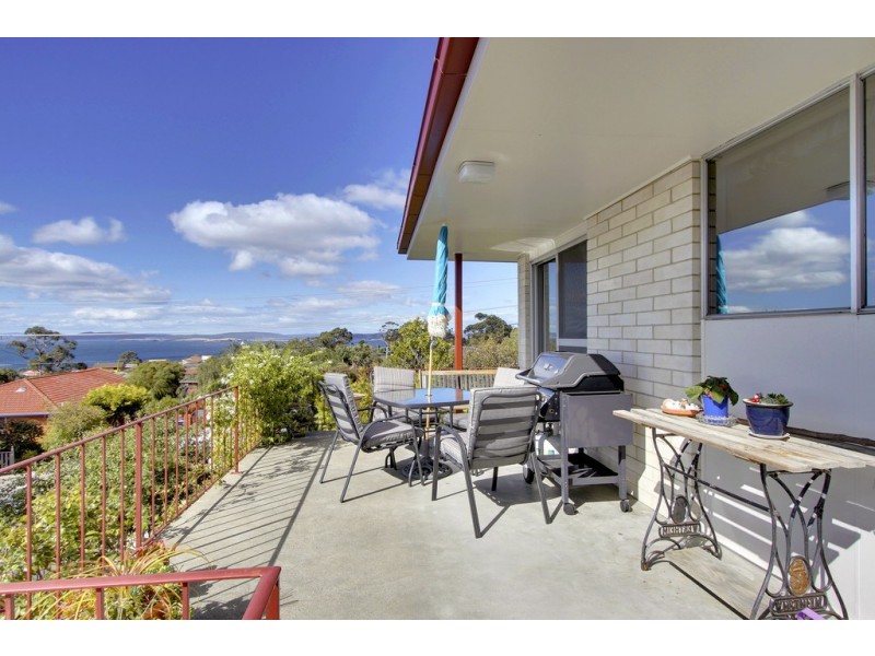 8 Kunama Drive, Kingston Beach TAS 7050