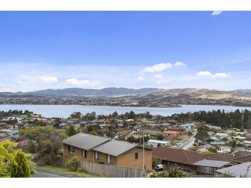 1 Newitt Drive, Austins Ferry TAS 7011