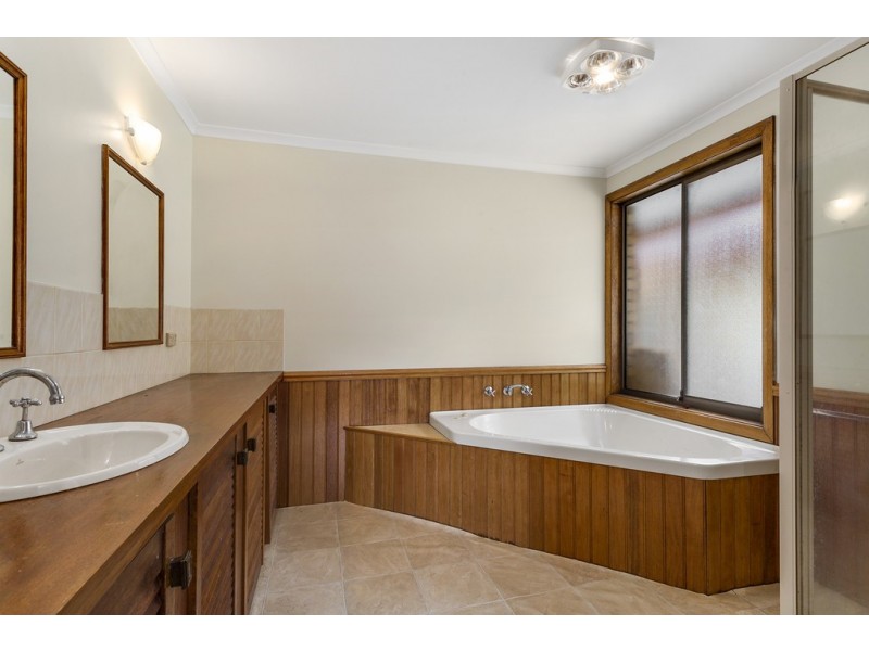 1 Newitt Drive, Austins Ferry TAS 7011