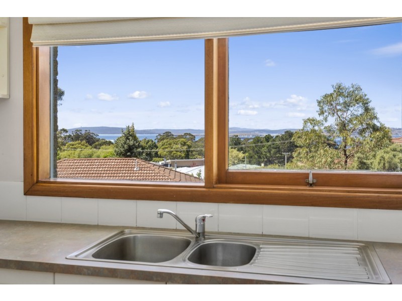 8 Orana Place, Taroona TAS 7053