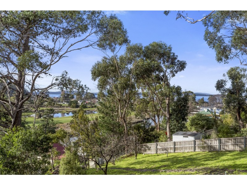 10 Roslyn Avenue, Kingston Beach TAS 7050