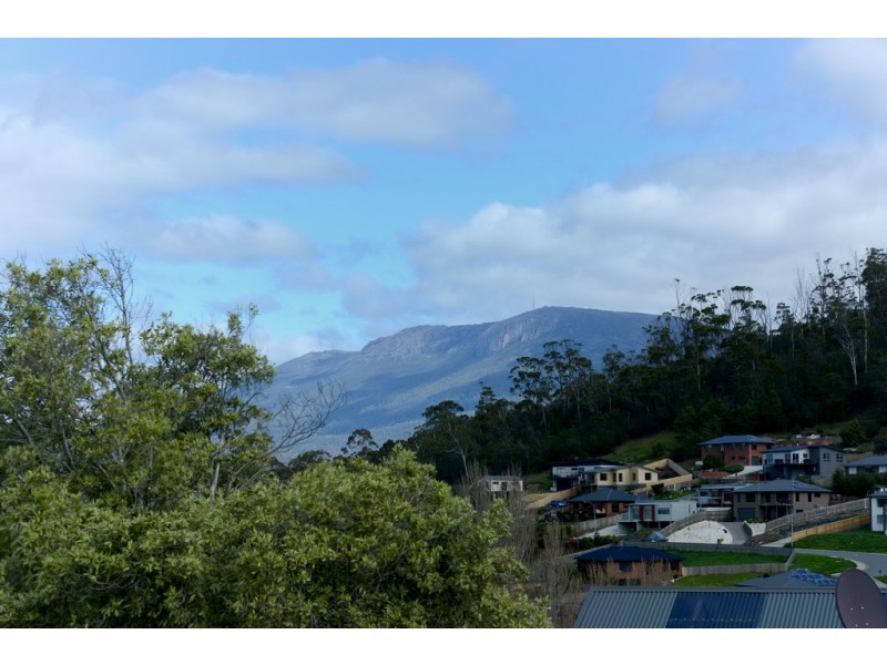 6/8 Oscars Place, Geilston Bay TAS 7015