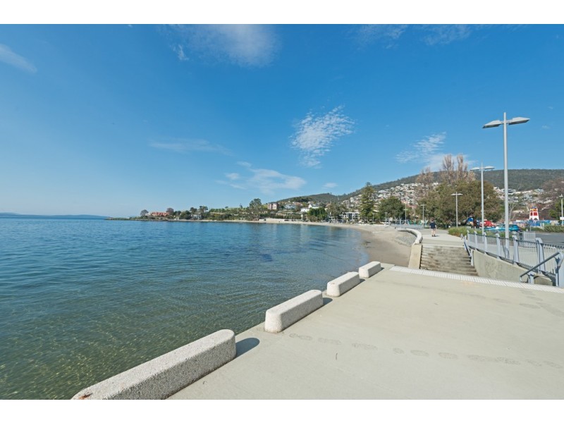 Unit 2, 7a Sandown Avenue, Sandy Bay TAS 7005