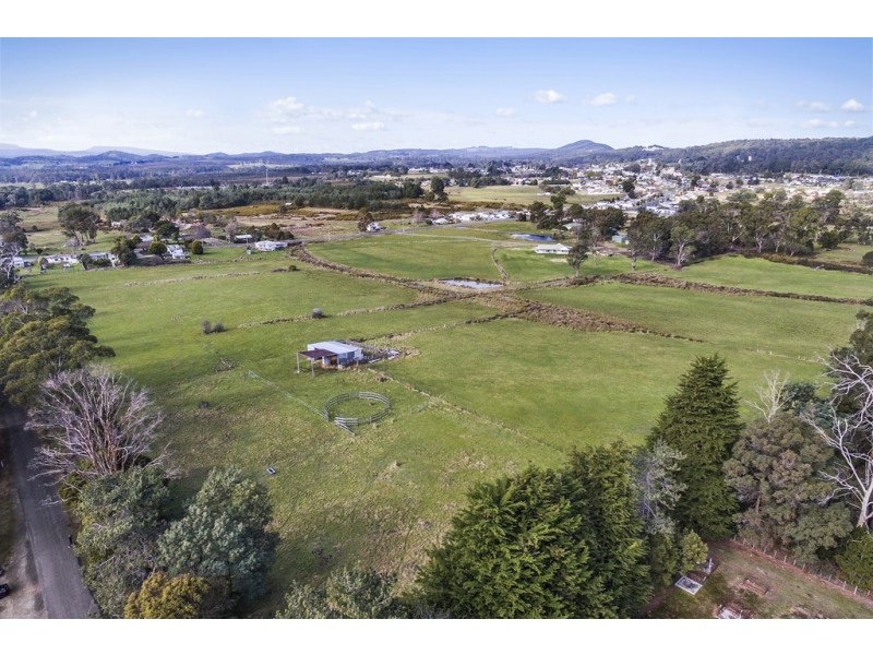 25 Cemetery Road, Beaconsfield TAS 7270