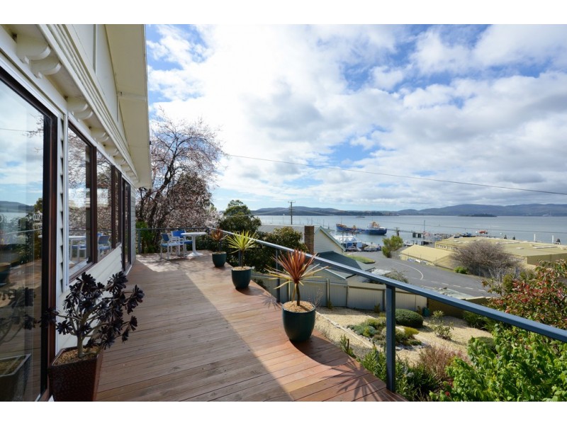 111 Flinders Street, Beauty Point TAS 7270
