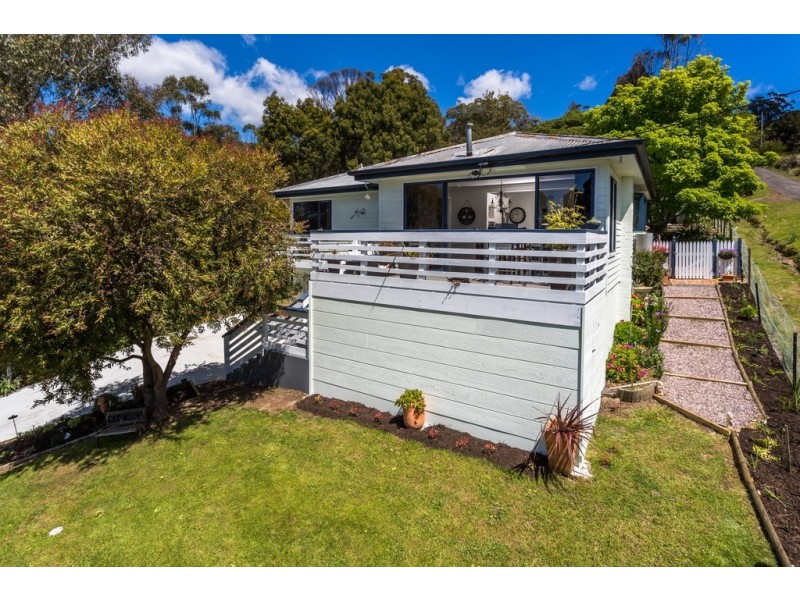 6 Lanena Crescent, Lanena TAS 7275