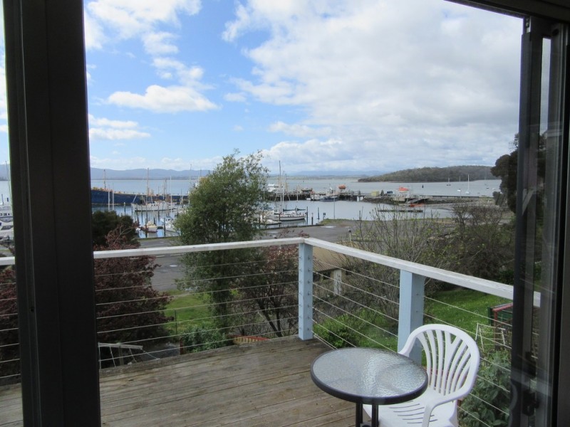 2/128 Flinders Street, Beauty Point TAS 7270