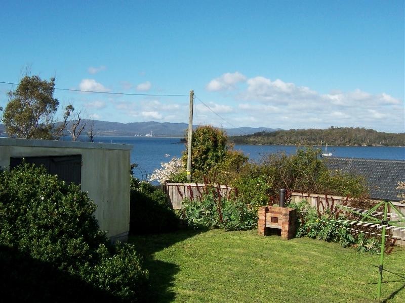42 Flinders Street, Beauty Point TAS 7270