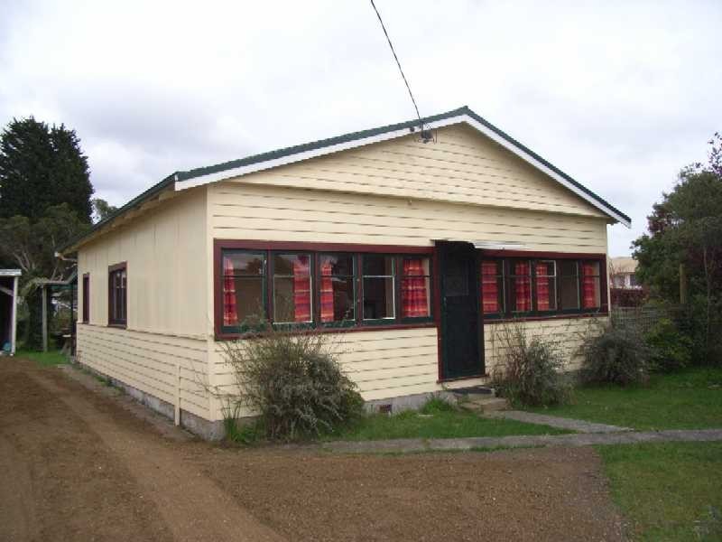 7 Lenborough Street, Beauty Point TAS 7270