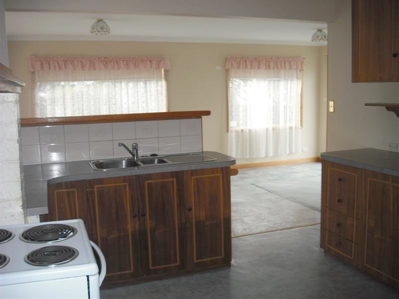 4 Lenborough Street, Beauty Point TAS 7270