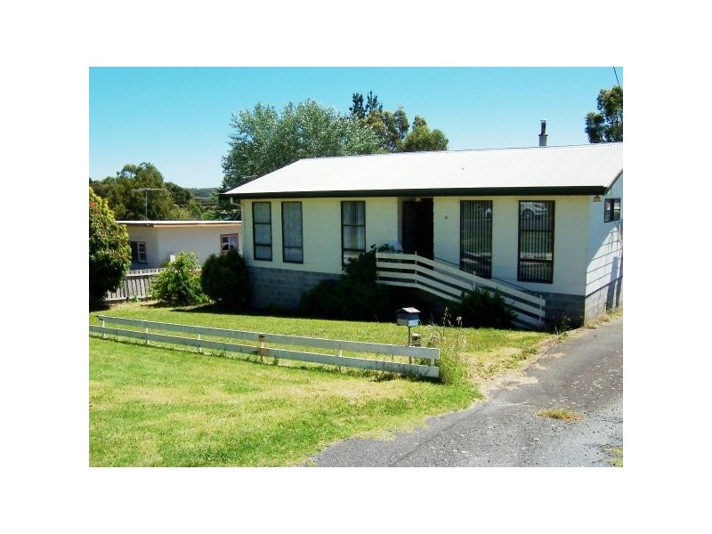 16 Ernest Street, Beauty Point TAS 7270