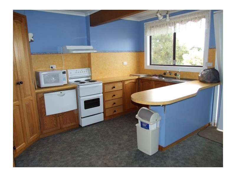 16 Ernest Street, Beauty Point TAS 7270