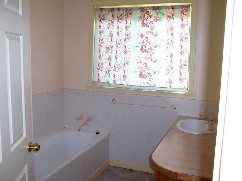 16 Garrett Street, Beauty Point TAS 7270