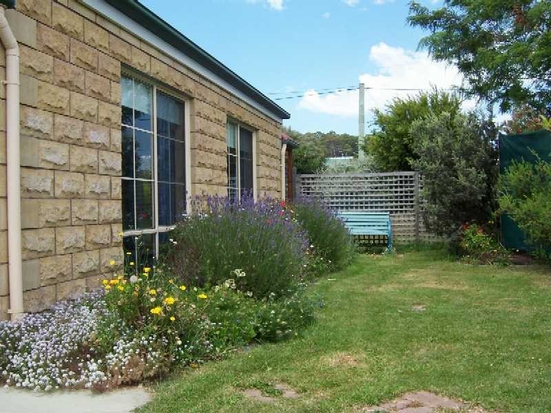 16 Garrett Street, Beauty Point TAS 7270
