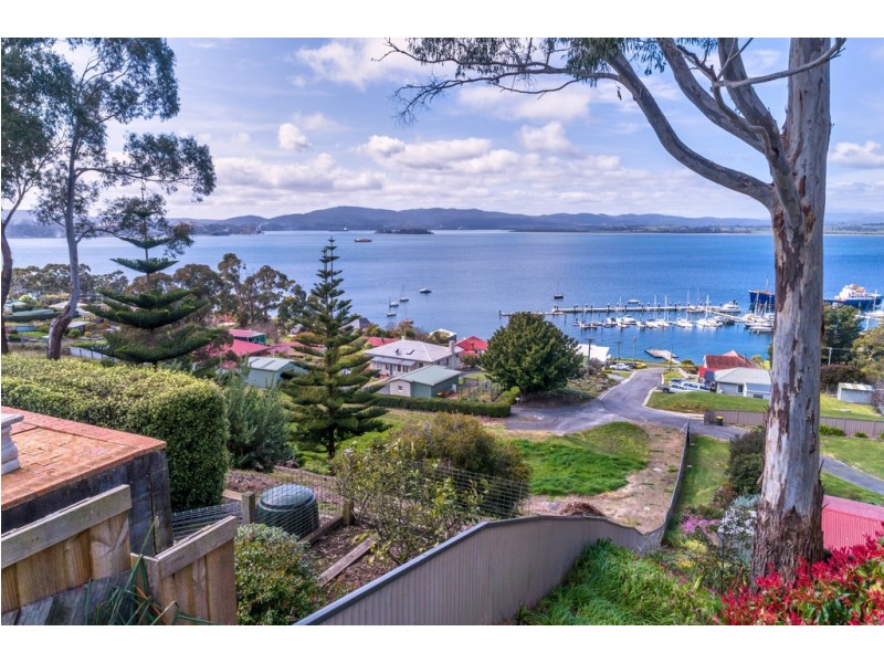 118 Oxford Street, Beauty Point TAS 7270