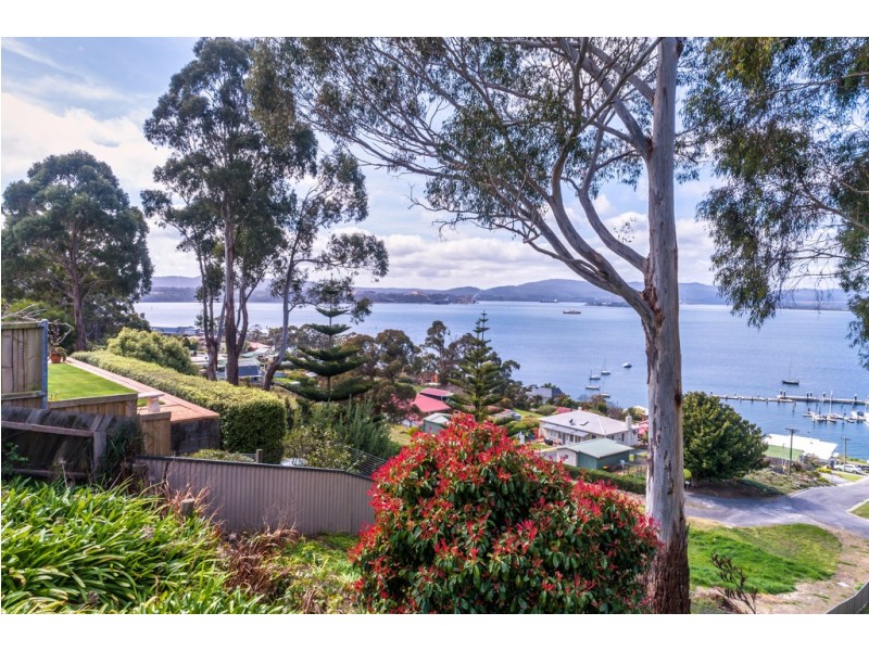 118 Oxford Street, Beauty Point TAS 7270