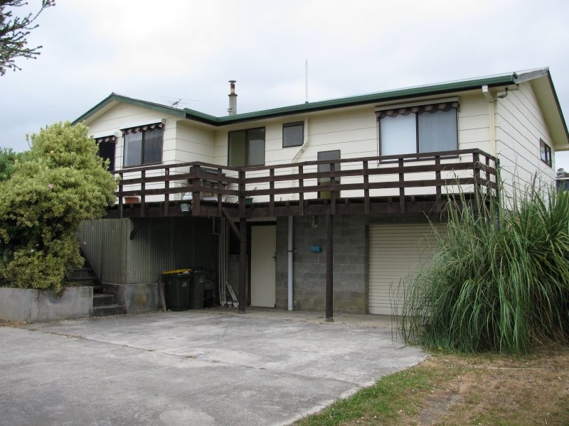 16 Ernest Street, Beauty Point TAS 7270