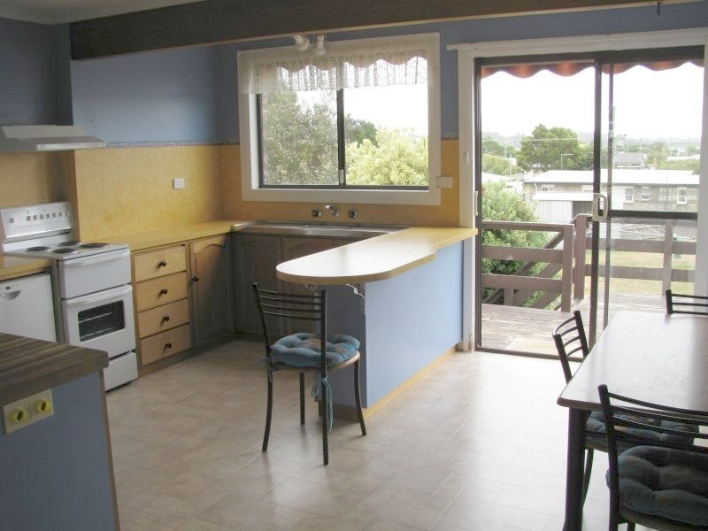 16 Ernest Street, Beauty Point TAS 7270