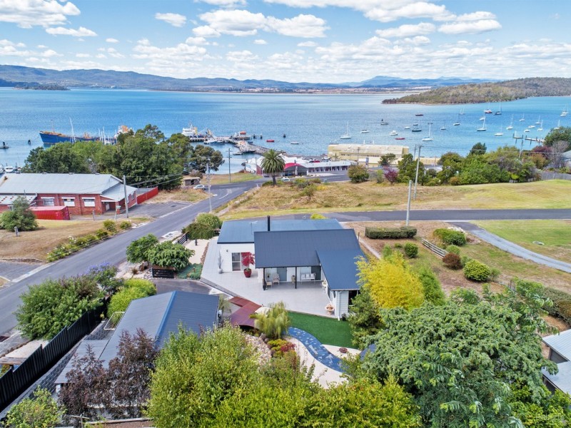 93 Robert Street, Beauty Point TAS 7270