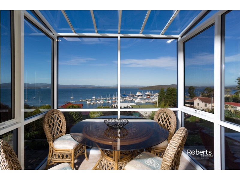 4 Crozier Street, Beauty Point TAS 7270